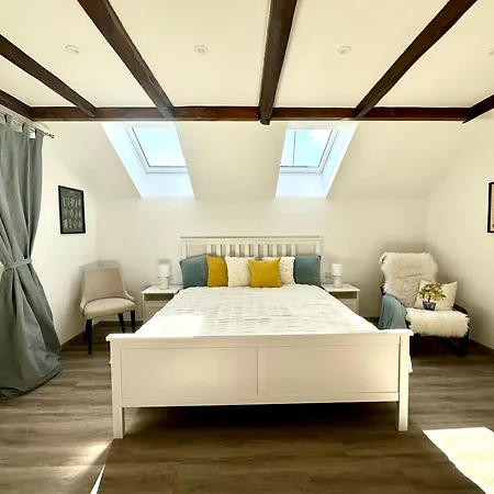 New Sunny 3-room With Parking And Air Conditioning