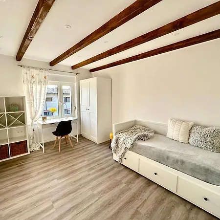 New Sunny 3-room With Parking And Air Conditioning Διαμέρισμα *