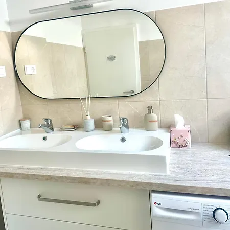 New Sunny 3-room With Parking And Air Conditioning *
