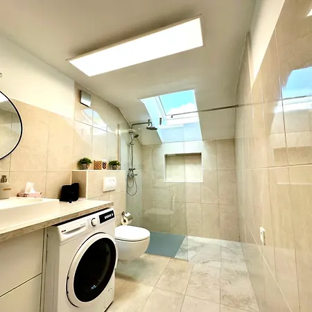 New Sunny 3-room With Parking And Air Conditioning