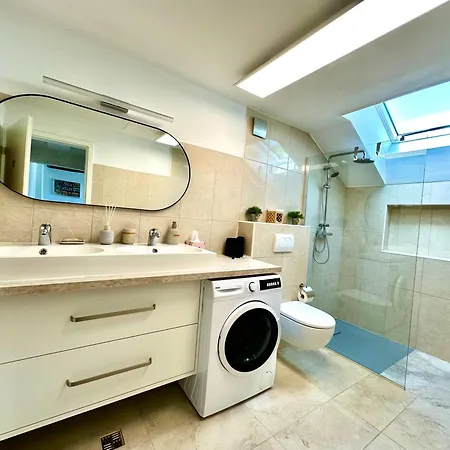 New Sunny 3-room With Parking And Air Conditioning Διαμέρισμα