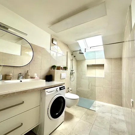 New Sunny 3-room With Parking And Air Conditioning Διαμέρισμα *
