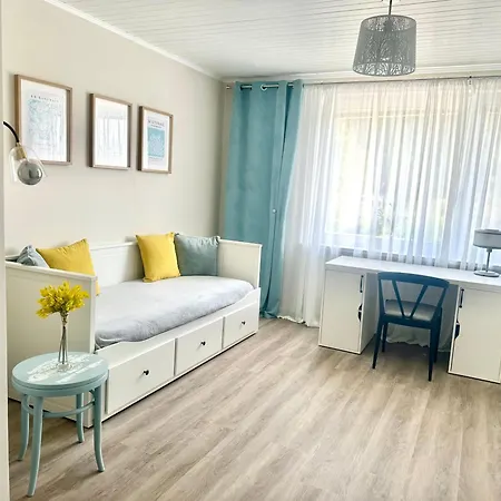 New Sunny 3-room With Parking And Air Conditioning