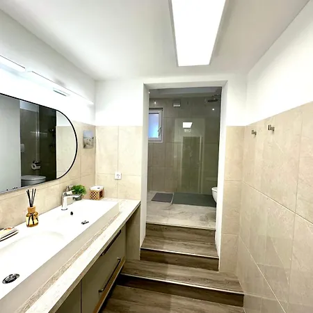 New Sunny 3-room With Parking And Air Conditioning Λιουμπλιάνα