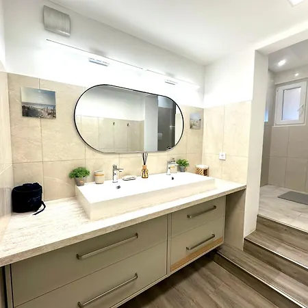 New Sunny 3-room With Parking And Air Conditioning *