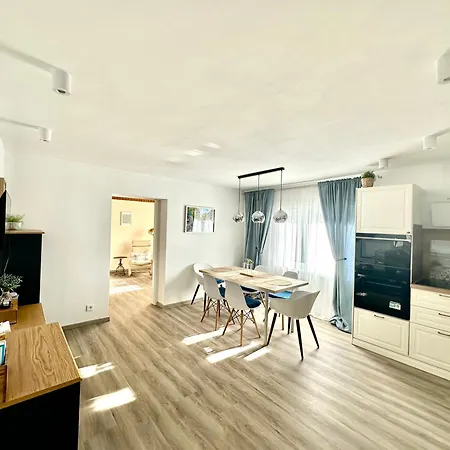 New Sunny 3-room With Parking And Air Conditioning Διαμέρισμα