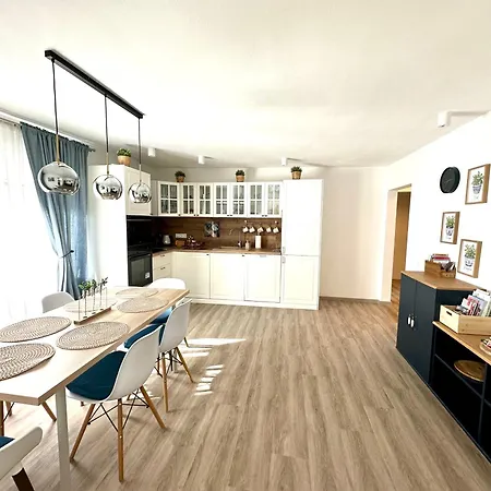 New Sunny 3-room With Parking And Air Conditioning Διαμέρισμα