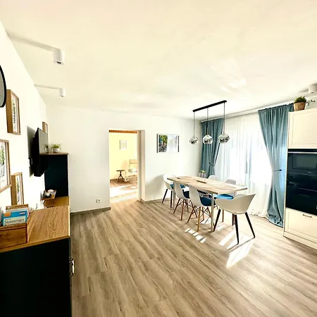 New Sunny 3-room With Parking And Air Conditioning
