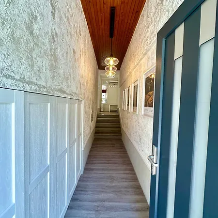 New Sunny 3-room With Parking And Air Conditioning